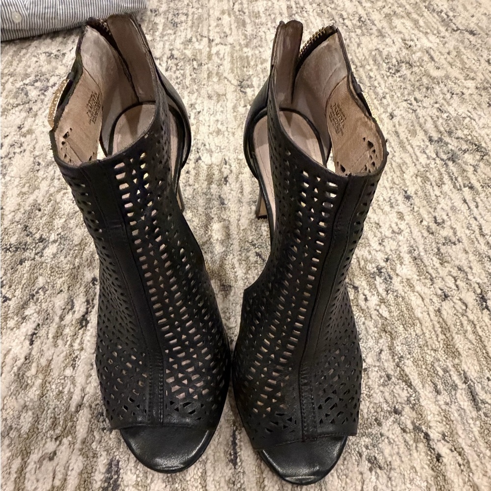 Louise eat cie heels. 
Good condition